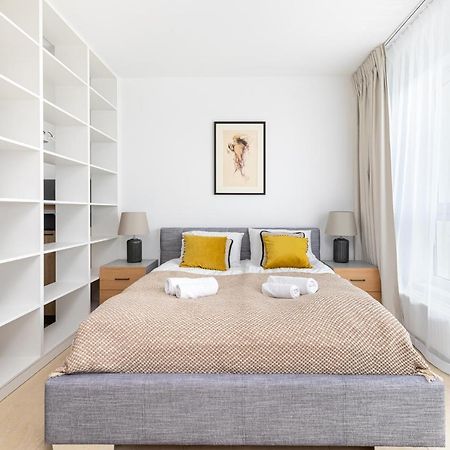 Sierpinskiego 1A - Studio With Balcony & Desk - Remote Work By Noclegi Renters Varşova Dış mekan fotoğraf
