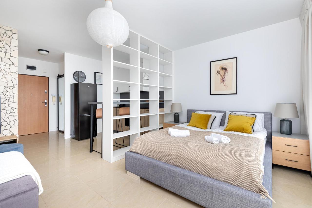 Sierpinskiego 1A - Studio With Balcony & Desk - Remote Work By Noclegi Renters Varşova Dış mekan fotoğraf
