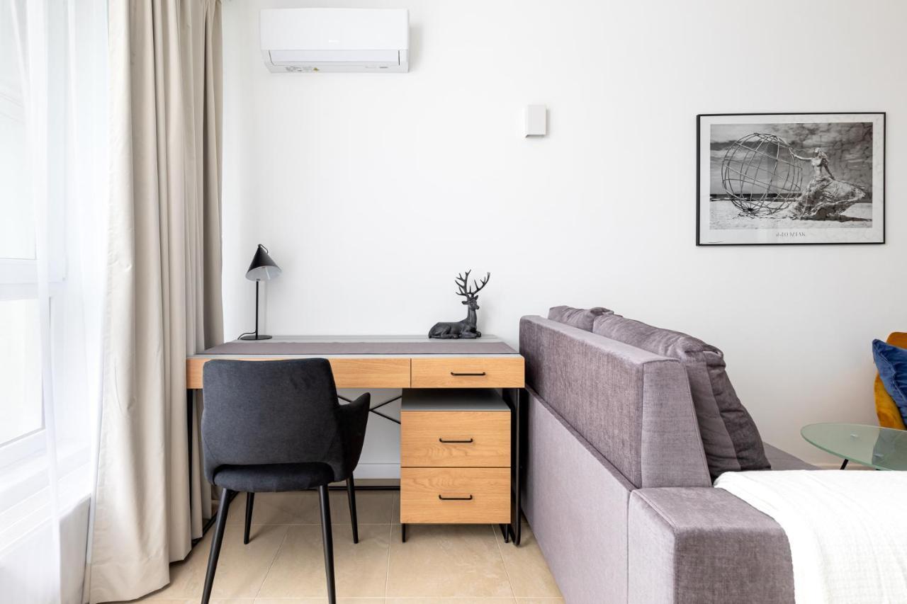 Sierpinskiego 1A - Studio With Balcony & Desk - Remote Work By Noclegi Renters Varşova Dış mekan fotoğraf