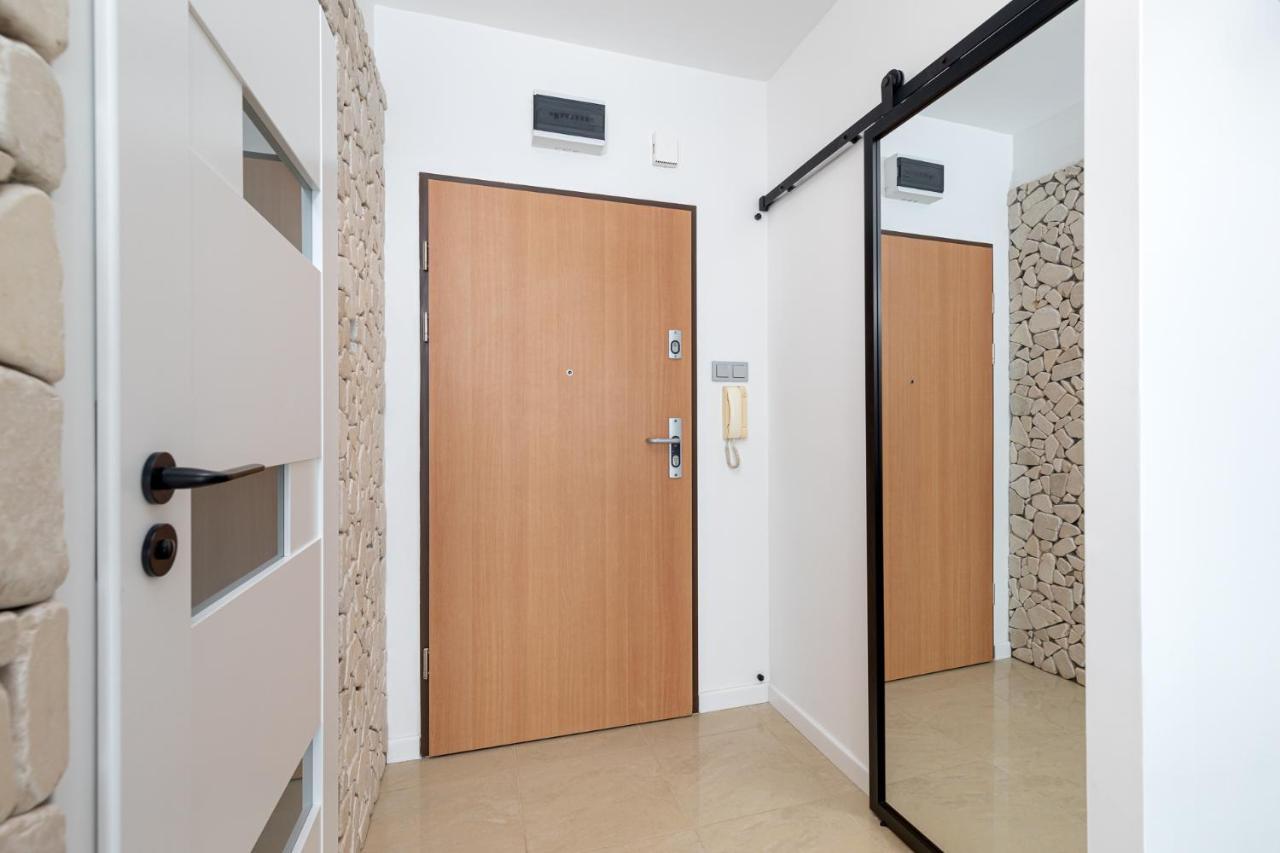Sierpinskiego 1A - Studio With Balcony & Desk - Remote Work By Noclegi Renters Varşova Dış mekan fotoğraf