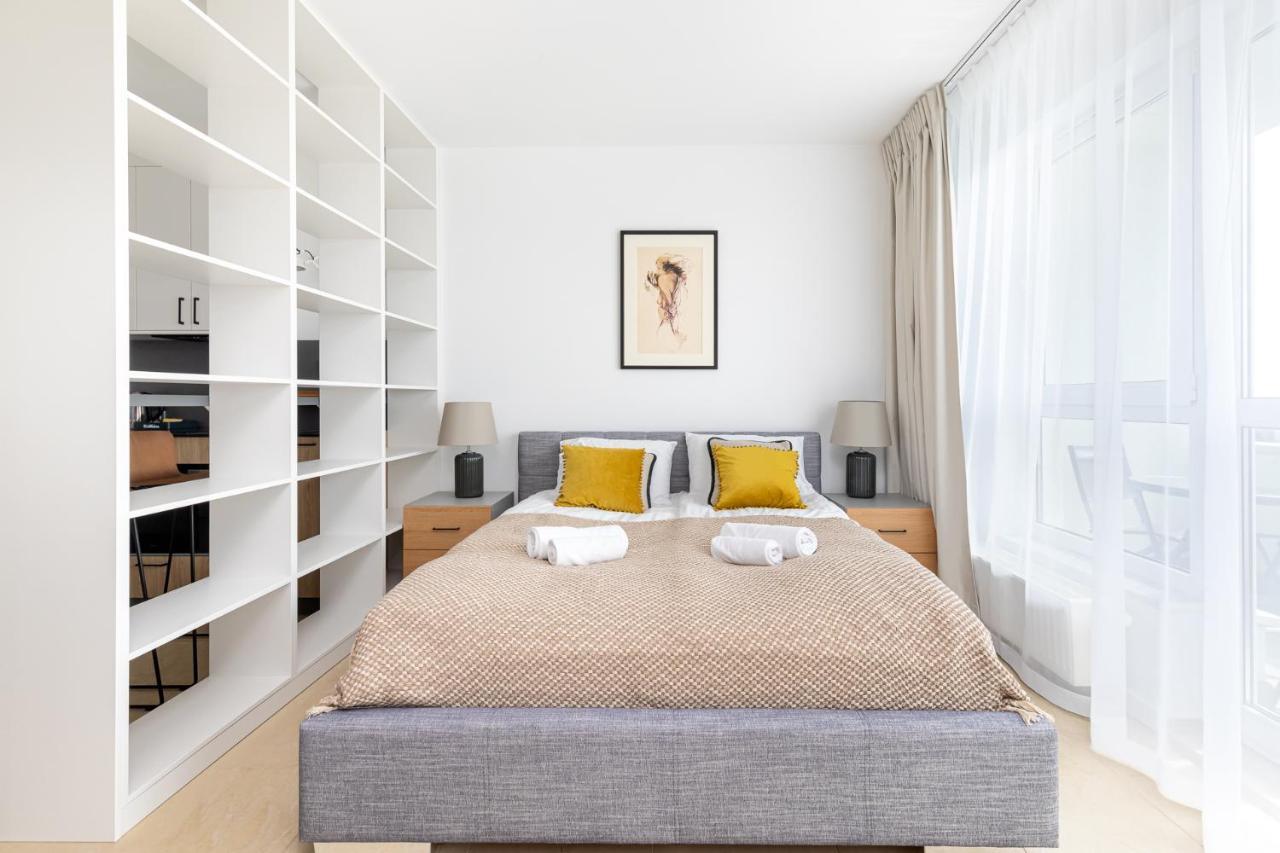 Sierpinskiego 1A - Studio With Balcony & Desk - Remote Work By Noclegi Renters Varşova Dış mekan fotoğraf